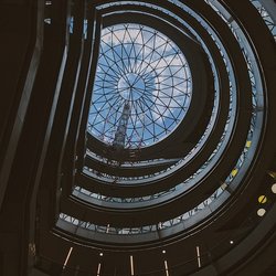 Натяжной потолок: плюсы, минусы и особенности монтажа