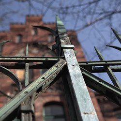 Деревянный забор: обработка и варианты сборки