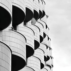 Облицовка цоколя искусственным и натуральным камнем