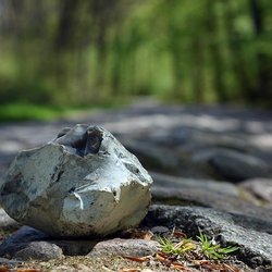 Мощение садовых дорожек брусчаткой и плиткой