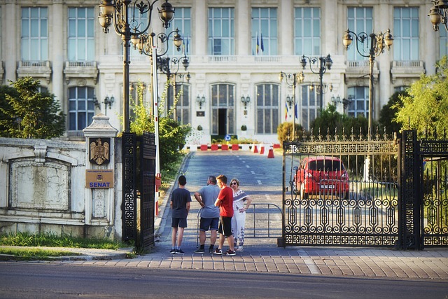 Кирпичные столбы для забора: фундамент и кладка
